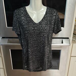 Danskin Now Black and White Fitted Short Sleeve Tee